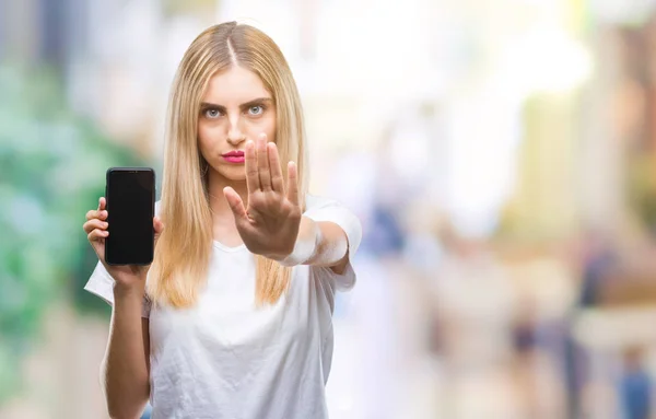 Genç Güzel Sarışın Kadın Smartphone Açık Eliyle Dur Işareti Ile — Stok fotoğraf