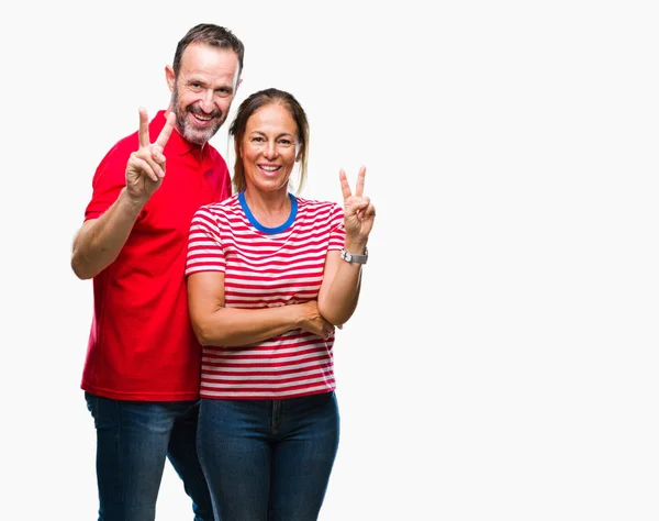 Casal Hispânico Meia Idade Apaixonado Por Fundo Isolado Sorrindo Com — Fotografia de Stock