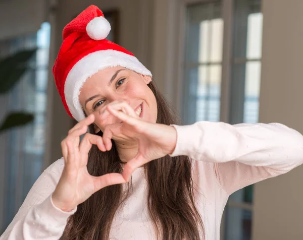 Belle Jeune Femme Portant Chapeau Père Noël Maison Souriant Dans — Photo