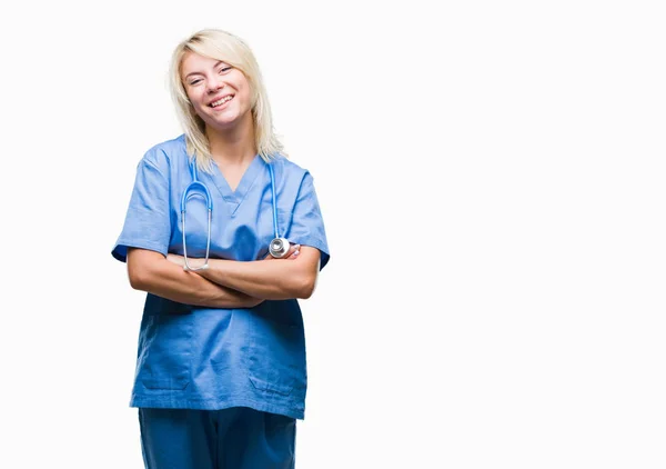 Молодая Красивая Блондинка Врач Женщина Медицинской Форме Изолированном Фоне Счастливое — стоковое фото