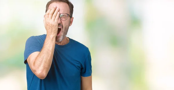 Guapo Mediana Edad Hoary Hombre Mayor Usar Gafas Sobre Fondo —  Fotos de Stock