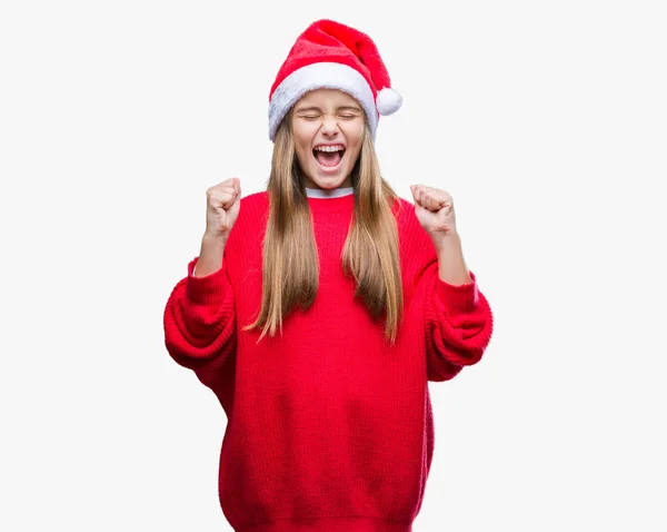 Молодая Красивая Девушка Рождественской Шляпе Изолированном Фоне Взволнована Успехом Поднятыми — стоковое фото