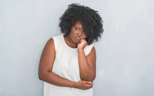 Young African American Woman Grey Grunge Wall Thinking Looking Tired — Stock Photo, Image