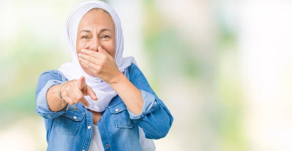 Middelbare Leeftijd Oost Arabische Vrouw Dragen Arabische Hijab Geïsoleerd Background — Stockfoto