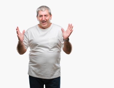 İzole arka plan çılgın ve kızgın bağırarak ve agresif ifade ve silah kaldırdı bağırmaya yakışıklı komuta sizde. Hayal kırıklığı kavramı.