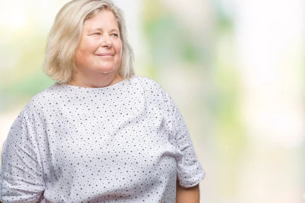 Senior Grootte Kaukasische Vrouw Geïsoleerd Achtergrond Zoek Weg Aan Kant — Stockfoto