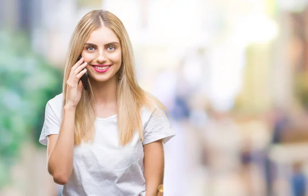 Jonge Mooie Blonde Vrouw Praten Met Smartphone Geïsoleerd Achtergrond Met — Stockfoto