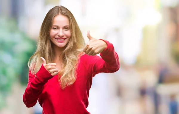 Giovane Bella Donna Bionda Indossa Maglione Rosso Sfondo Isolato Approvando — Foto Stock