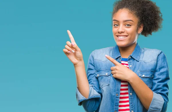 Young Afro American Woman Isolated Background Smiling Looking Camera Pointing — Stock Photo, Image