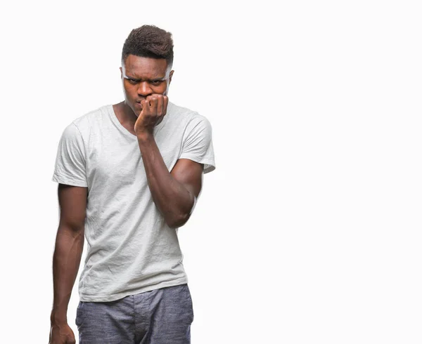 Joven Hombre Afroamericano Sobre Fondo Aislado Mirando Estresado Nervioso Con — Foto de Stock