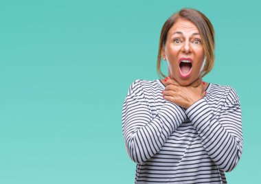 Orta yaş üzerinde İspanyol kadın kıdemli izole arka plan bağırarak ve çünkü boğmak acı kendi ellerimle öldürürüm. Sağlık sorunu. Yaralarından ve intihar kavramı.