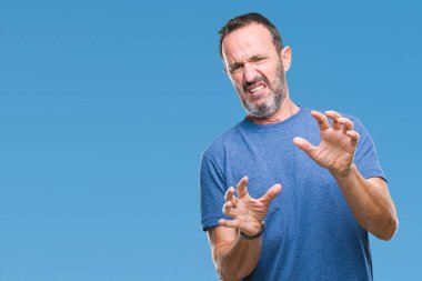 Orta yaş ağarmış komuta sizde izole arka plan üzerinde tiksinti ifadesi, memnun ve korkulu tiksinti yüz yapıyorsun çünkü nefret tepki. Elleriyle kaldırdı. Sinir bozucu kavramı.