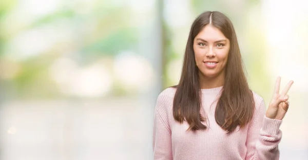 Ung Vacker Spansktalande Kvinna Som Bär Tröja Visar Och Pekar — Stockfoto