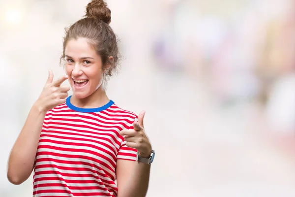 Bella Bruna Capelli Ricci Giovane Ragazza Indossa Look Casual Sfondo — Foto Stock