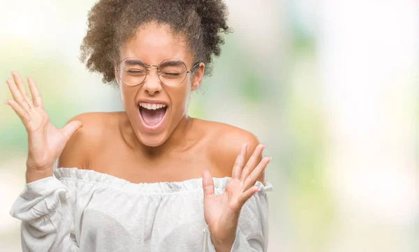 Unga Afro Amerikansk Kvinna Som Bär Glasögon Över Isolerade Bakgrund — Stockfoto