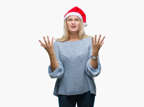 Jonge Kaukasische Vrouw Kerstmuts Dragen Geïsoleerd Achtergrond Gek Mad Schreeuwen — Stockfoto