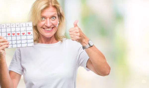 Medelålders Blond Kvinna Håller Menstruation Kalender Ver Isolerade Bakgrunden Nöjda — Stockfoto