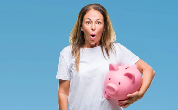 Middle Age Hispanic Woman Saving Money Using Piggy Bank Isolated — Stock Photo, Image