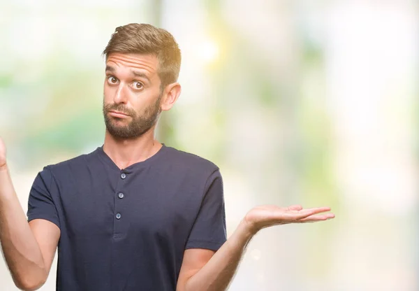 Joven Hombre Guapo Sobre Fondo Aislado Expresión Despistada Confusa Con — Foto de Stock