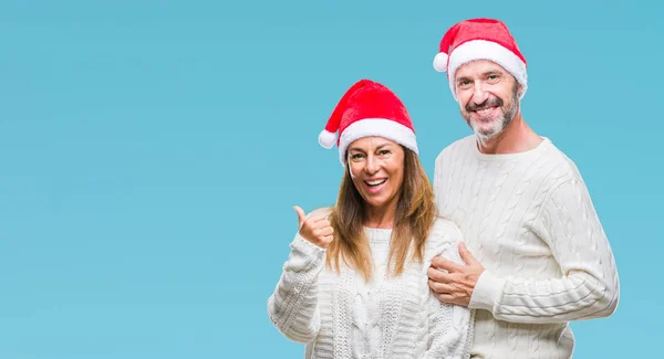 Coppia Ispanica Mezza Età Che Indossa Cappello Natale Sfondo Isolato — Foto Stock