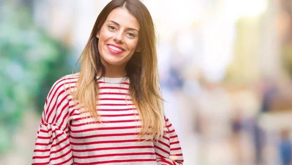 Jovem Bela Mulher Listras Casuais Camisola Inverno Sobre Fundo Isolado — Fotografia de Stock