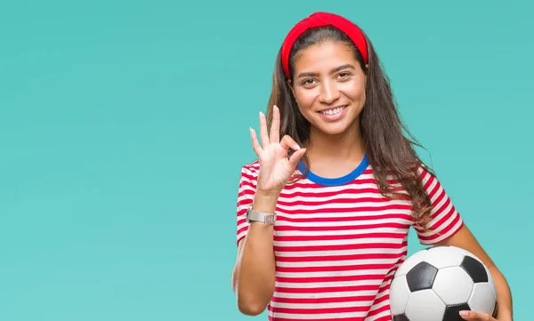Joven Mujer Árabe Hermosa Sosteniendo Pelota Fútbol Sobre Fondo Aislado —  Fotos de Stock