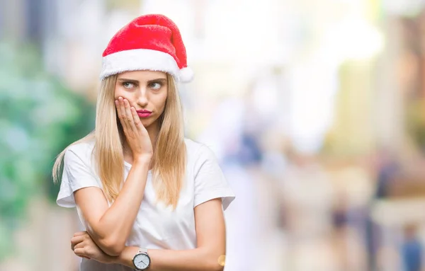 Jovem Bela Mulher Loira Chapéu Natal Sobre Fundo Isolado Pensando — Fotografia de Stock