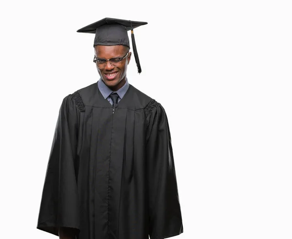 若いは セクシーな表情 明るく 幸せな顔でカメラを見てウィンクしている分離の背景の上のアフリカ系アメリカ人の卒業 — ストック写真