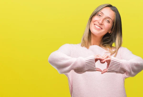 Mujer Hermosa Joven Con Suéter Invierno Sobre Fondo Aislado Sonriendo —  Fotos de Stock