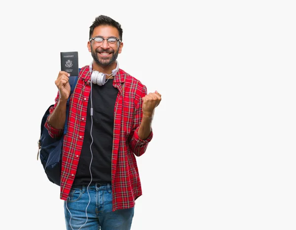 Adulto Hispânico Estudante Homem Segurando Passaporte América Sobre Fundo Isolado — Fotografia de Stock