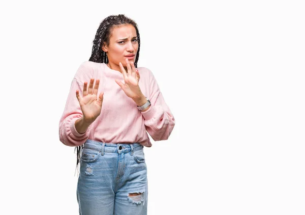 Jovem Trançado Cabelo Afro Americano Menina Vestindo Suéter Sobre Fundo — Fotografia de Stock