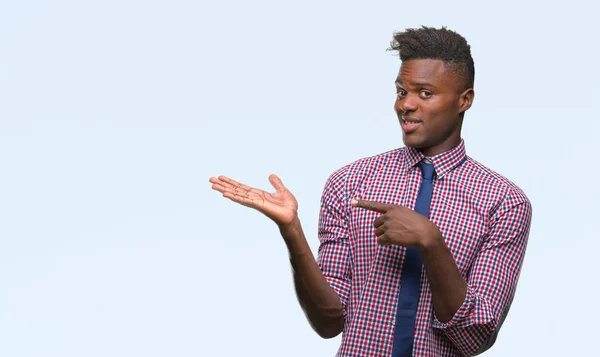 Fiatal Afro Amerikai Üzletember Több Mint Meghökkent Mosolyog Kamerába Miközben — Stock Fotó