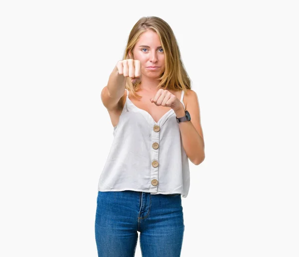 Schöne Junge Frau Über Isolierten Hintergrund Faustschlag Kämpfen Aggressive Und — Stockfoto