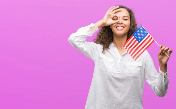 Mujer Hispana Joven Sosteniendo Bandera Estados Unidos América Con Cara —  Fotos de Stock