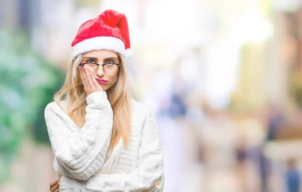 Junge Schöne Blonde Frau Trägt Weihnachtsmütze Über Isoliertem Hintergrund Denken — Stockfoto