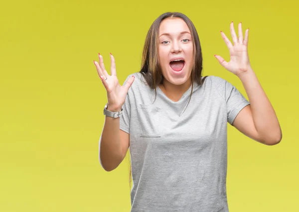 Giovane Caucasica Bella Donna Sfondo Isolato Che Celebra Pazzo Stupito — Foto Stock