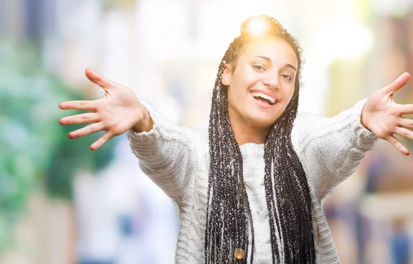 Joven Chica Afroamericana Trenzada Con Suéter Sobre Fondo Aislado Mirando — Foto de Stock