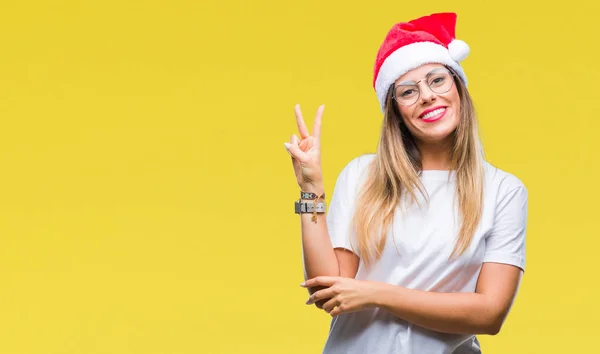 Mladá Krásná Žena Nosí Vánoční Čepice Izolované Pozadí Usmívající Smajlík — Stock fotografie