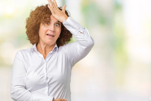 Hermosa Mujer Negocios Senior Ager Medio Sobre Fondo Aislado Sorprendido — Foto de Stock