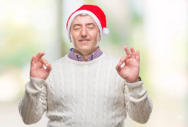 Hombre Mayor Guapo Con Sombrero Navidad Sobre Fondo Aislado Relajarse — Foto de Stock