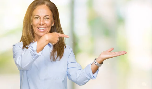 Beautiful Middle Age Business Adult Woman Isolated Background Amazed Smiling — Stock Photo, Image
