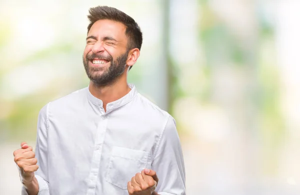 Erwachsener Hispanischer Mann Mit Isoliertem Hintergrund Sehr Glücklich Und Aufgeregt — Stockfoto