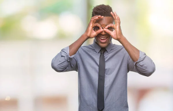 Giovane Uomo Affari Afroamericano Sfondo Isolato Facendo Gesto Come Binocolo — Foto Stock