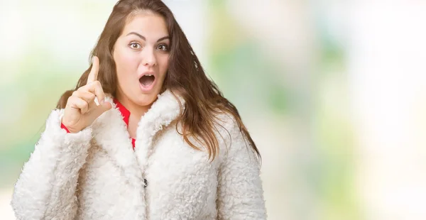 Schöne Size Junge Frau Winterlichen Schafsmantel Über Isoliertem Hintergrund Mit — Stockfoto