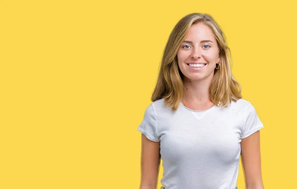 Hermosa Mujer Joven Con Gafas Sobre Fondo Aislado Sonriendo Positiva —  Fotos de Stock