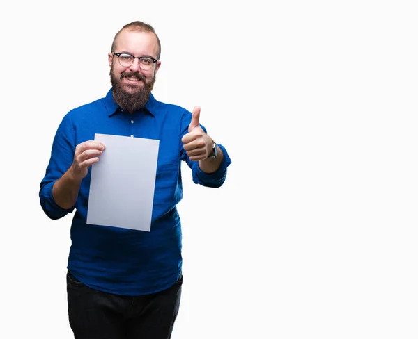 Joven Hipster Hombre Con Gafas Celebración Papel Blanco Sobre Fondo — Foto de Stock