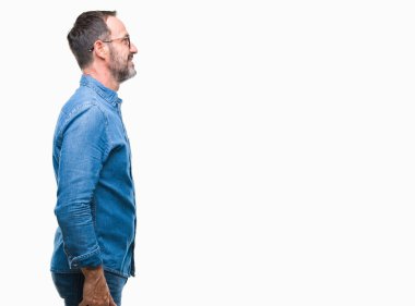 Orta yaş ağarmış komuta sizde gözlük izole arka tarafına, seyir üzerinde dinlenmek doğal yüz emin gülümseme ile pozuyla profili.