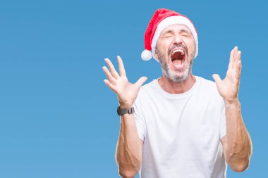 Orta yaş ağarmış komuta sizde Noel şapka üzerinde arka plan deli izole ve deli bağırarak ve agresif ifade ve silah kaldırdı bağırıyor. Hayal kırıklığı kavramı.