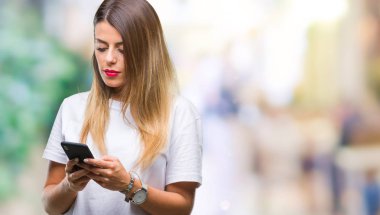 Genç hareket eden telefon ile güzel.