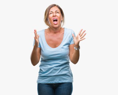 İzole arka plan çılgın ve kızgın bağırarak ve agresif ifade ve silah kaldırdı bağırmaya orta yaş İspanyol kadın kıdemli. Hayal kırıklığı kavramı.